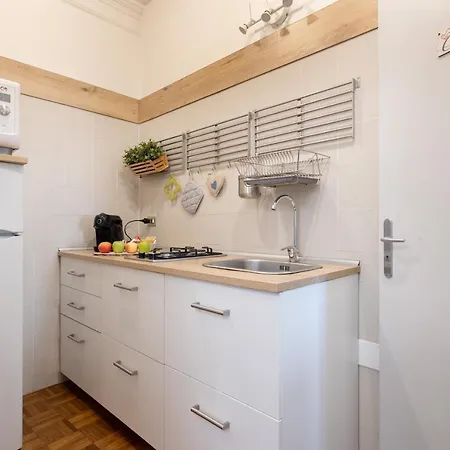 La Casa Di Carta In Piazza Stesicoro