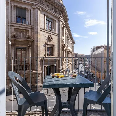 La Casa Di Carta In Piazza Stesicoro