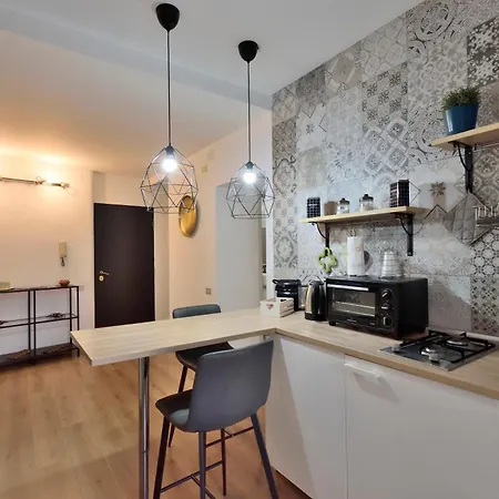 La Casa Di Carta In Piazza Stesicoro